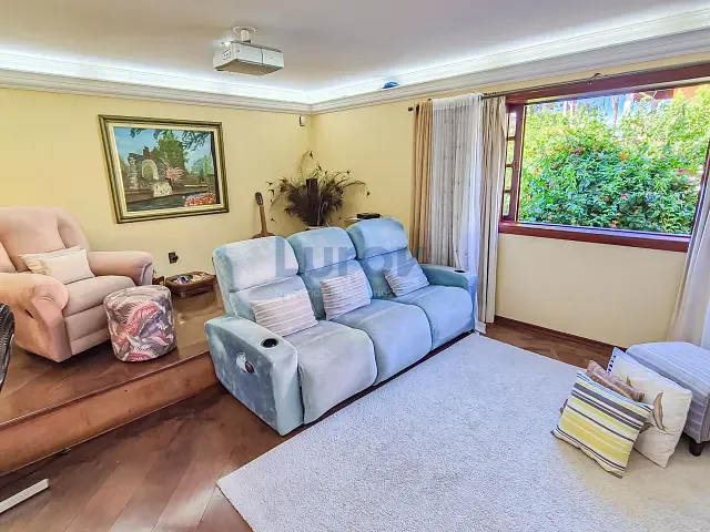 Casa com 2408m² 4 quartos e 5 banheiros, à venda, no bairro Dois Córregos em Valinhos