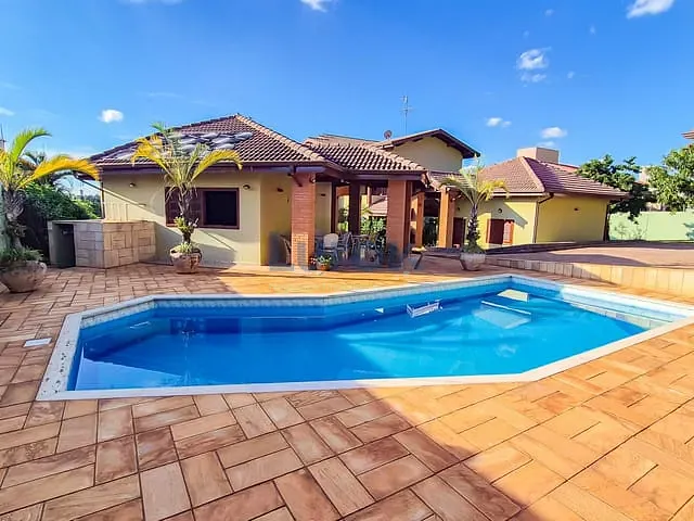 Casa com 2408m² 4 quartos e 5 banheiros, à venda, no bairro Dois Córregos em Valinhos
