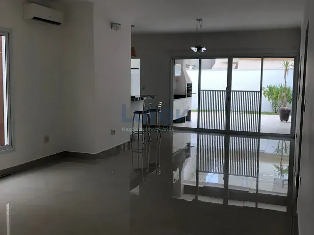 Casa com 307m² 3 quartos e 3 banheiros, para alugar, no bairro Loteamento Residencial Santa Gertrudes em Valinhos
