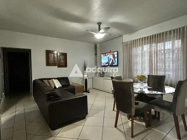 Casa com 596m² 2 quartos e 2 banheiros, à venda, no bairro Oficinas em Ponta Grossa