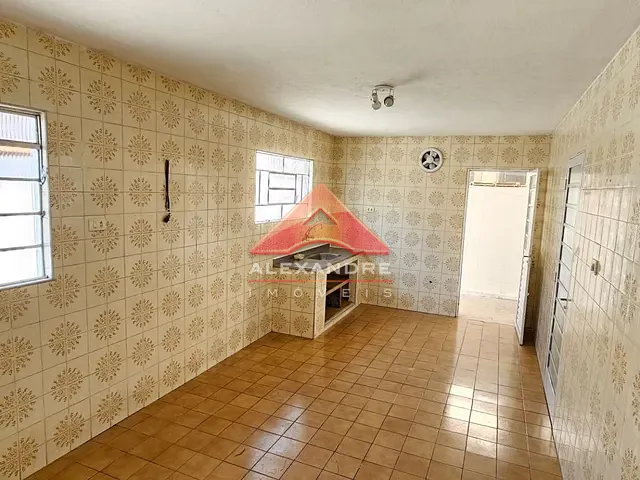 Casa com 300m² 3 quartos e 1 banheiro, para alugar, no bairro Vila Tesouro em São José dos Campos