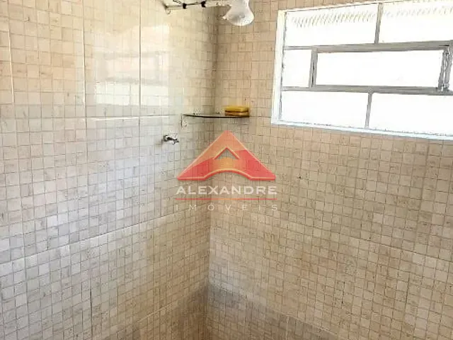 Casa com 300m² 3 quartos e 1 banheiro, para alugar, no bairro Vila Tesouro em São José dos Campos
