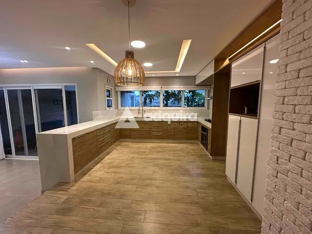 Casa com 300m² 3 quartos e 3 banheiros, à venda ou para alugar, no bairro Colônia Dona Luíza em Ponta Grossa
