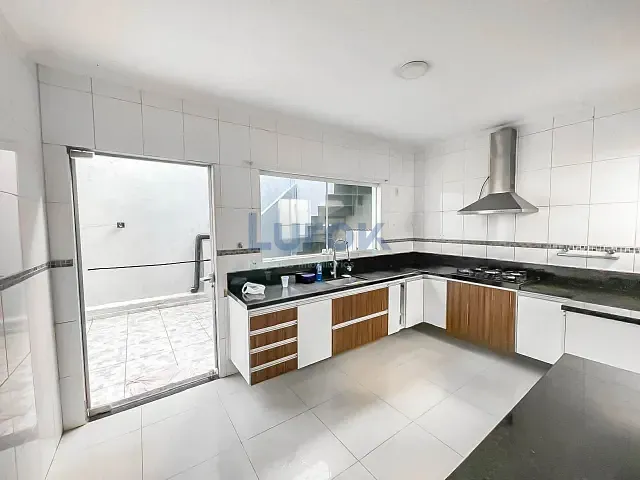 Casa com 200m² 4 quartos e 4 banheiros, à venda, no bairro Parque Jambeiro em Campinas
