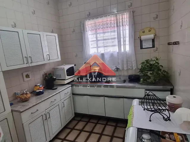 Casa com 250m² 3 quartos e 3 banheiros, à venda, no bairro Vila Industrial em São José dos Campos