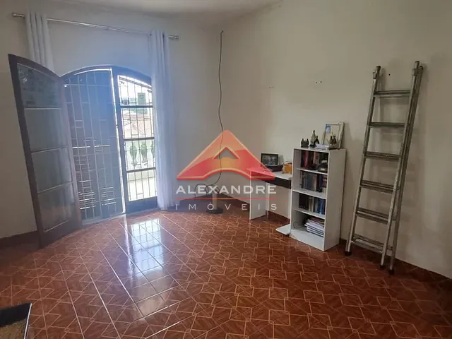Casa com 250m² 3 quartos e 3 banheiros, à venda, no bairro Vila Industrial em São José dos Campos
