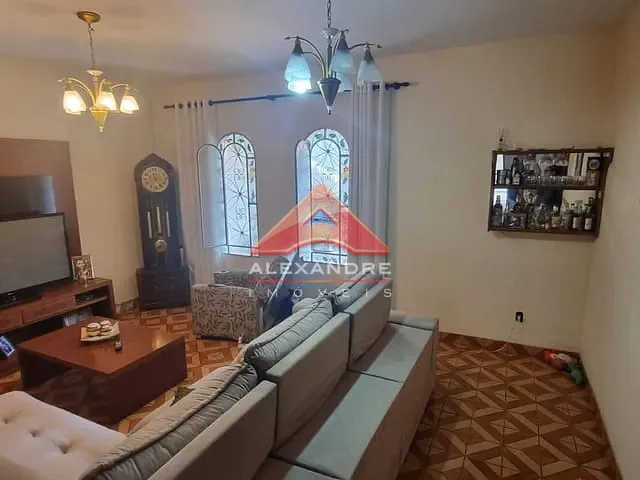 Casa com 250m² 3 quartos e 3 banheiros, à venda, no bairro Vila Industrial em São José dos Campos
