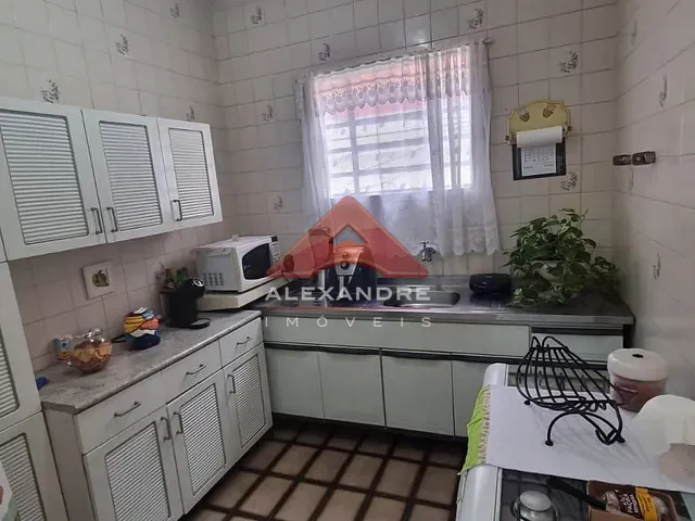 Casa com 250m² 3 quartos e 3 banheiros, à venda, no bairro Vila Industrial em São José dos Campos
