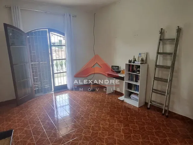 Casa com 250m² 3 quartos e 3 banheiros, à venda, no bairro Vila Industrial em São José dos Campos