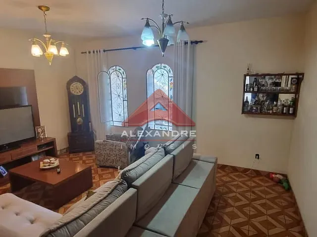 Casa com 250m² 3 quartos e 3 banheiros, à venda, no bairro Vila Industrial em São José dos Campos