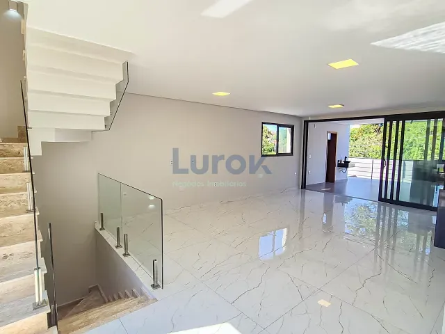 Casa com 420m² 3 quartos e 5 banheiros, à venda, no bairro Jardim São Marcos em Valinhos