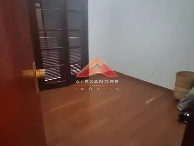 Casa com 375m² 5 quartos e 5 banheiros, à venda, no bairro Vila Tesouro em São José dos Campos