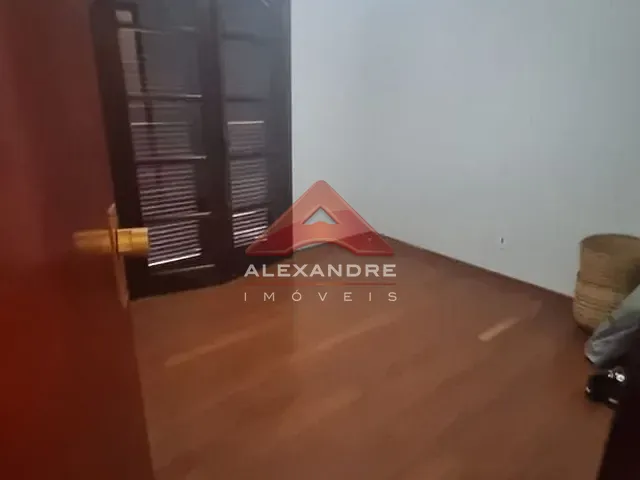 Casa com 375m² 5 quartos e 5 banheiros, à venda, no bairro Vila Tesouro em São José dos Campos