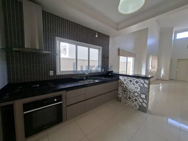 Casa com 336m² 3 quartos e 3 banheiros, à venda ou para alugar, no bairro Loteamento Residencial Santa Gertrudes em Valinhos