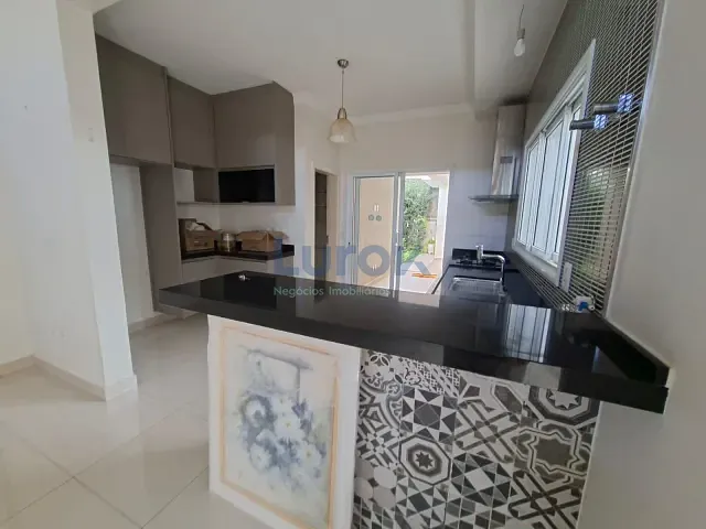 Casa com 336m² 3 quartos e 3 banheiros, à venda ou para alugar, no bairro Loteamento Residencial Santa Gertrudes em Valinhos