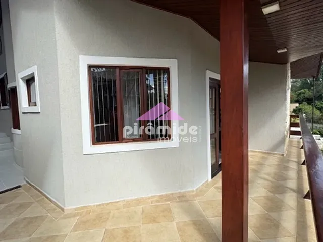 Casa com 360m² 3 quartos e 5 banheiros, à venda, no bairro Urbanova em São José dos Campos