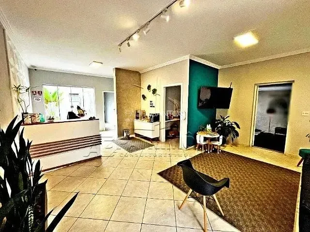 Casa com 300m² 4 quartos e 3 banheiros, à venda, no bairro Jardim Vergueiro em Sorocaba