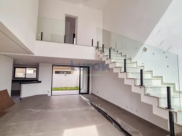Casa com 140m² 3 quartos e 4 banheiros, à venda, no bairro Vista Alegre em Vinhedo