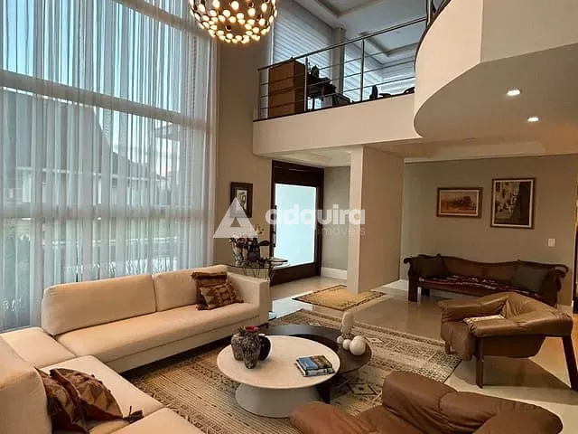Casa com 650m² 3 quartos e 5 banheiros, à venda, no bairro Centro em Ponta Grossa