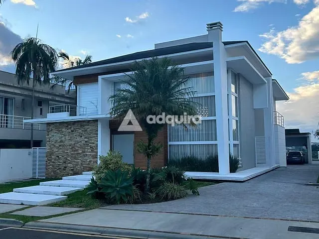 Casa com 650m² 3 quartos e 5 banheiros, à venda, no bairro Centro em Ponta Grossa