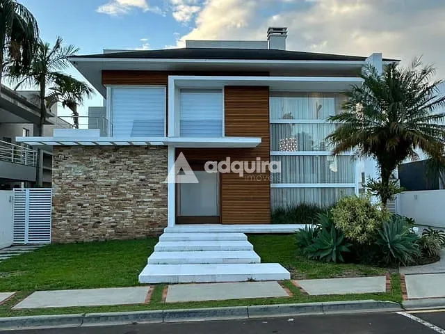 Casa com 650m² 3 quartos e 5 banheiros, à venda, no bairro Centro em Ponta Grossa