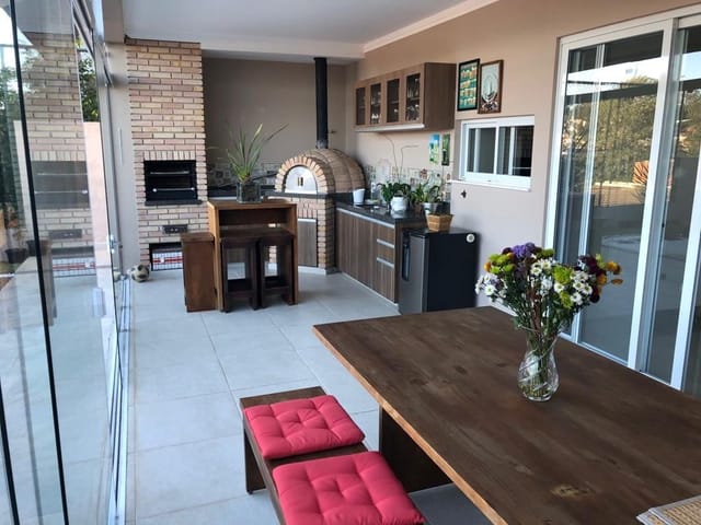 Casa com 400m² 4 quartos e 5 banheiros, à venda, no bairro Morada dos Pinheiros (Aldeia da Serra) em Santana de Parnaíba