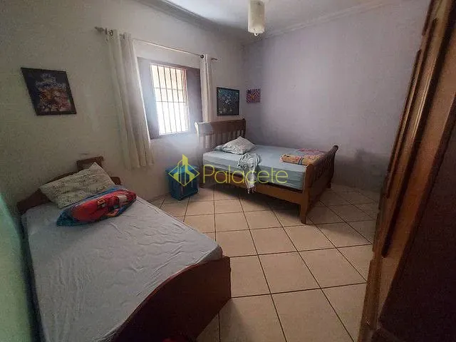 Casa 2 quartos e 2 banheiros, à venda, no bairro Portal da Mantiqueira em Taubaté