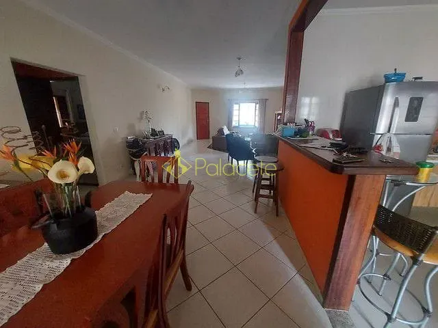 Casa 2 quartos e 2 banheiros, à venda, no bairro Portal da Mantiqueira em Taubaté