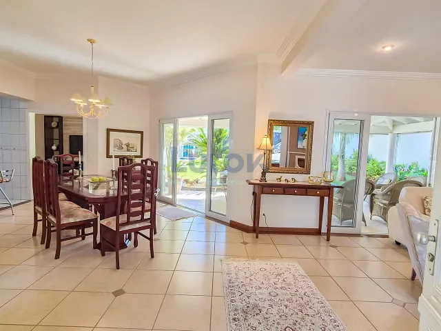 Casa com 1000m² 3 quartos e 3 banheiros, à venda, no bairro Vale do Itamaracá em Valinhos
