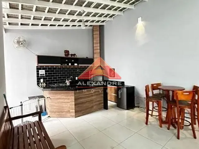 Casa com 250m² 3 quartos e 1 banheiro, à venda, no bairro Jardim Minas Gerais em São José dos Campos