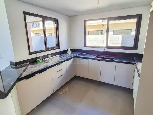 Casa 3 quartos e 4 banheiros, para alugar, no bairro Vista Alegre em Vinhedo