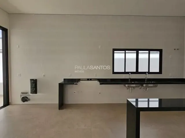 Casa com 300m² 3 quartos e 3 banheiros, à venda, no bairro Bairro da Vossoroca em Sorocaba