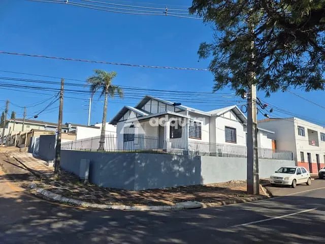 Casa à venda ou para alugar, no bairro Colônia Dona Luíza em Ponta Grossa
