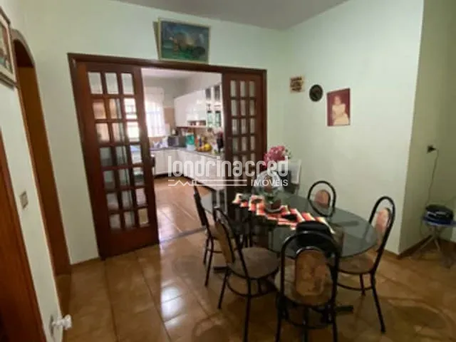 Casa com 360m², à venda, no bairro Waldemar Hauer em Londrina