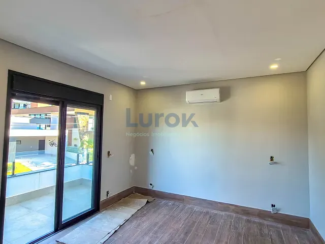 Casa com 300m² 3 quartos e 5 banheiros, à venda, no bairro Pinheiro em Valinhos