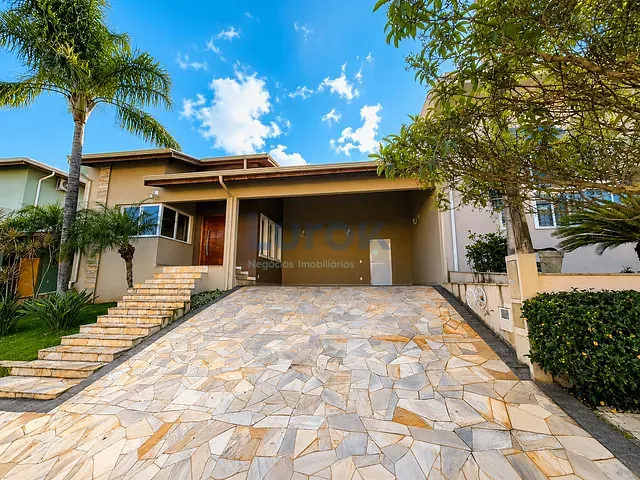 Casa com 300m² 3 quartos e 4 banheiros, à venda, no bairro Roncáglia em Valinhos