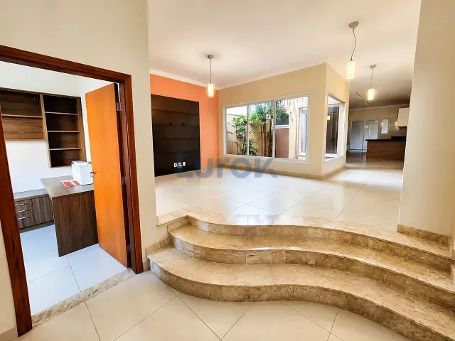 Casa com 300m² 3 quartos e 4 banheiros, à venda, no bairro Roncáglia em Valinhos