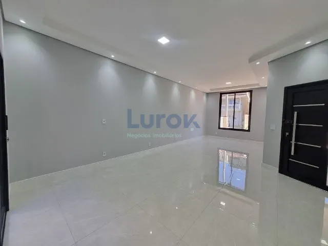 Casa 3 quartos e 3 banheiros, à venda, no bairro Lenheiro em Valinhos