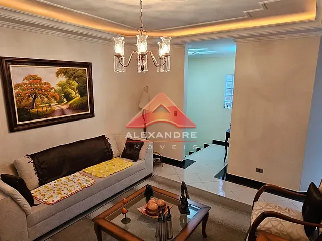 Casa com 328m² 4 quartos e 3 banheiros, à venda, no bairro Jardim das Indústrias em São José dos Campos