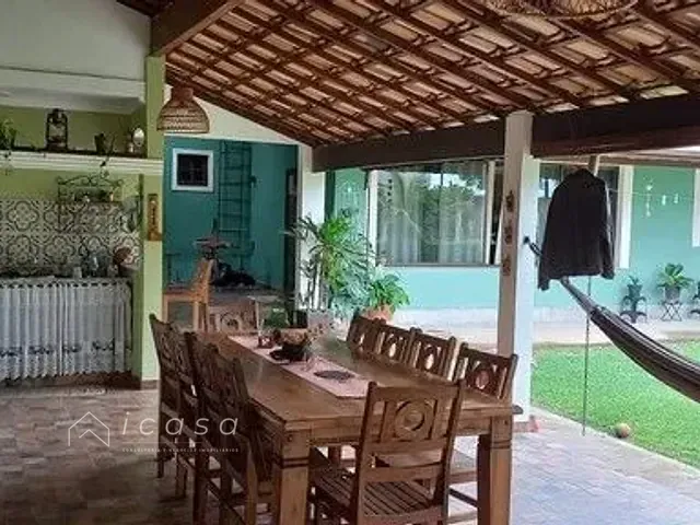 Casa com 900m² 2 quartos e 4 banheiros, à venda, no bairro Piracangaguá em Taubaté