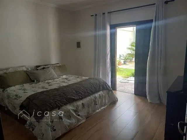 Casa com 900m² 2 quartos e 4 banheiros, à venda, no bairro Piracangaguá em Taubaté