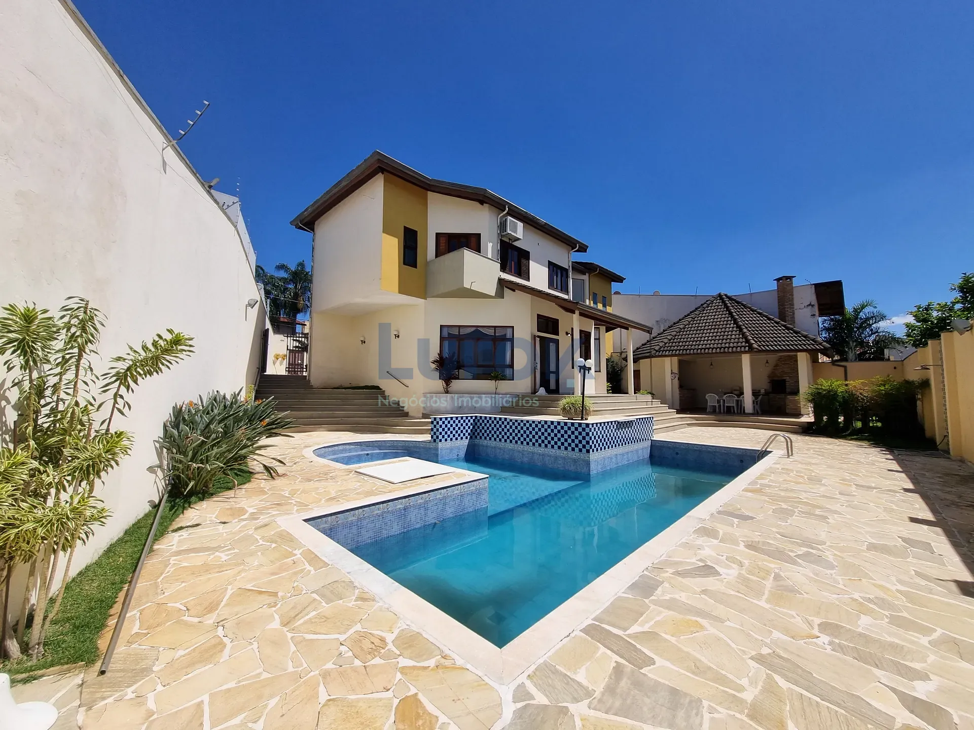 Casa, 4 quartos, 484 m² - Foto 1