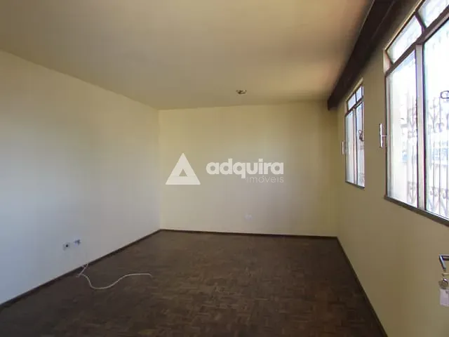 Casa 3 quartos e 1 banheiro, à venda, no bairro Uvaranas em Ponta Grossa