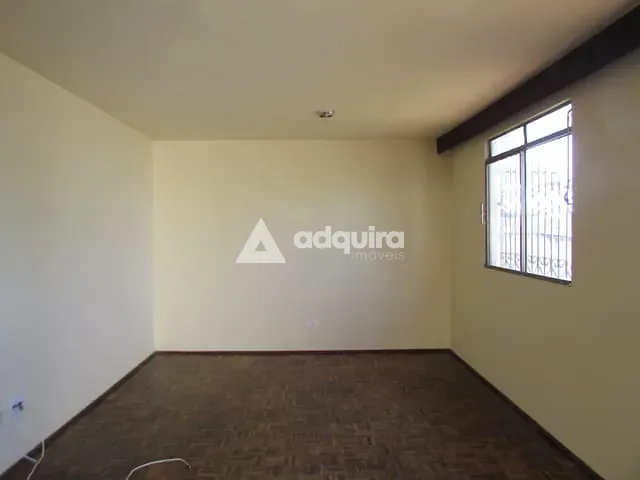 Casa 3 quartos e 1 banheiro, à venda, no bairro Uvaranas em Ponta Grossa
