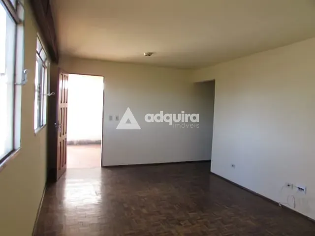 Casa 3 quartos e 1 banheiro, à venda, no bairro Uvaranas em Ponta Grossa
