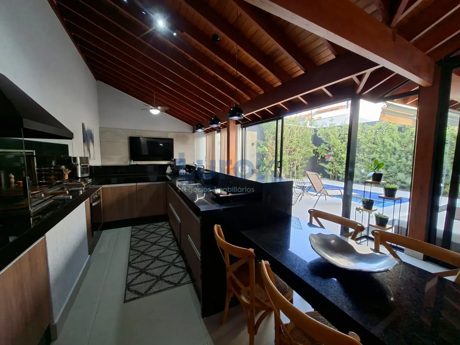 Casa, 3 quartos, 241 m² - Foto 1