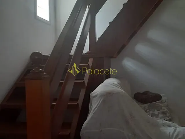Casa com 500m² 3 quartos e 2 banheiros, à venda, no bairro Conjunto Residencial Araretama em Pindamonhangaba
