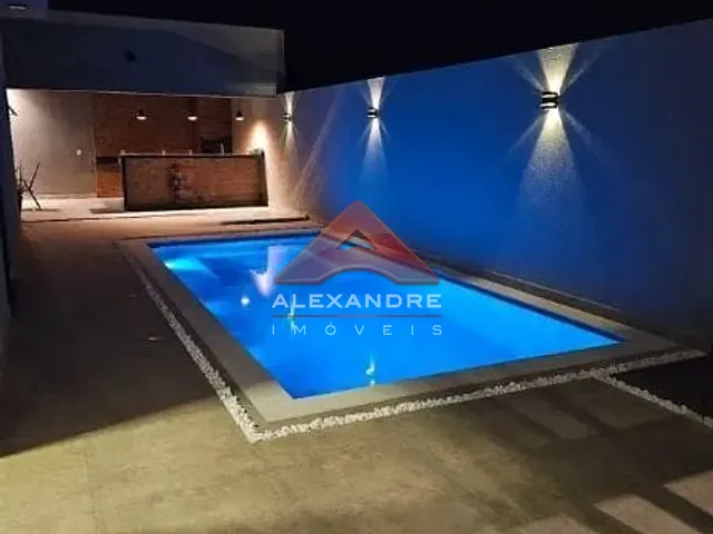 Casa com 350m² 3 quartos e 2 banheiros, à venda, no bairro Condomínio Residencial Mantiqueira em São José dos Campos