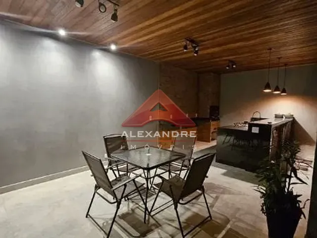 Casa com 350m² 3 quartos e 2 banheiros, à venda, no bairro Condomínio Residencial Mantiqueira em São José dos Campos