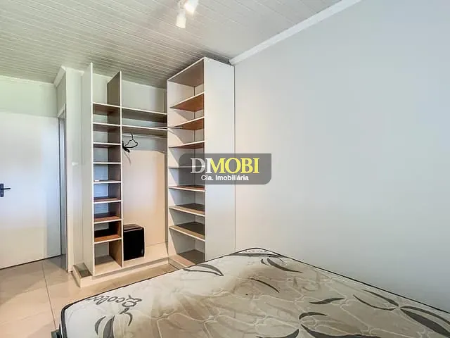 Casa com 300m² 2 quartos e 1 banheiro, à venda, no bairro Jardim do Cedro em Gravataí